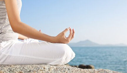 ヨガポーズ　ハンモックフィットネスプラムライン　エアリアルヨガ　バンジーフィットネス　ハンモックフィットネス