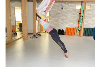 エアリアル町田プラムライン　町田でヨガ　ハンモックフィットネスプラムライン　スイングヨガ